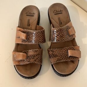 Clark’s Animal Print Slide On Patent Leather Sandals With Adjustable Straps 6